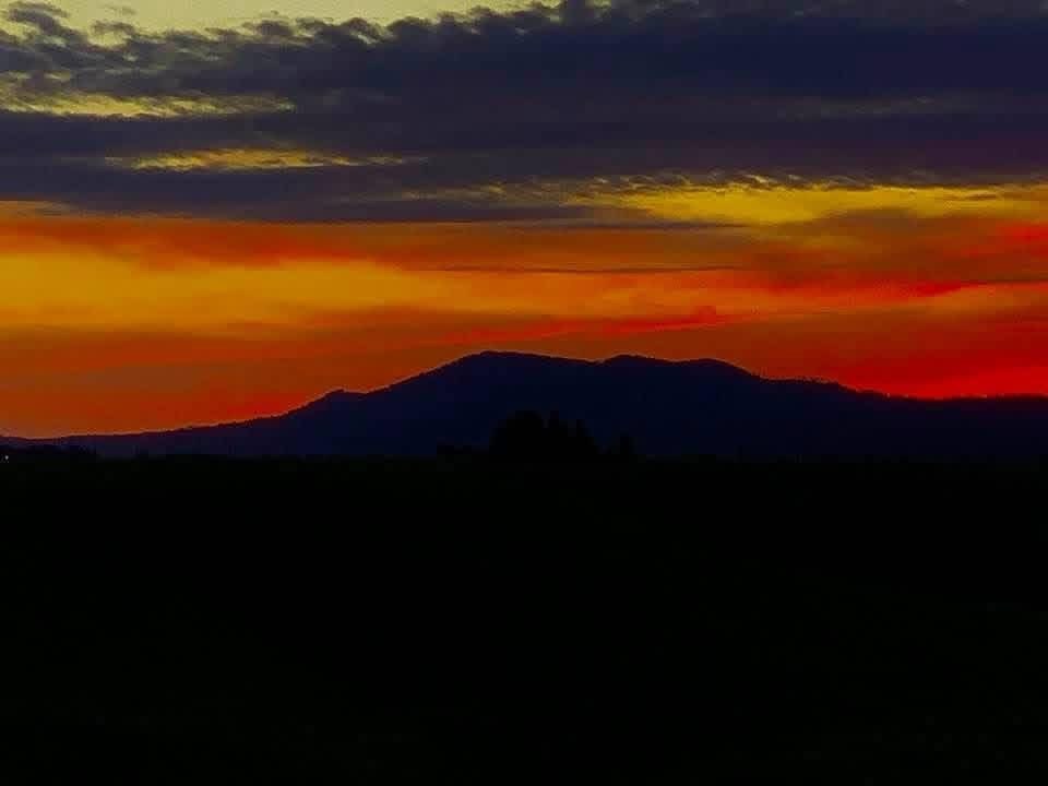 A majestic wonder with the mountain and beautiful sunset!